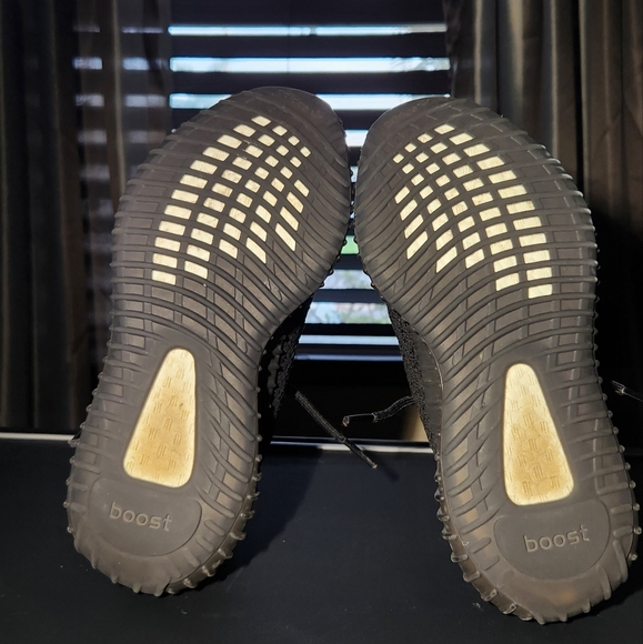 Yeezy 350 boost vs bred - Picture 3 of 5